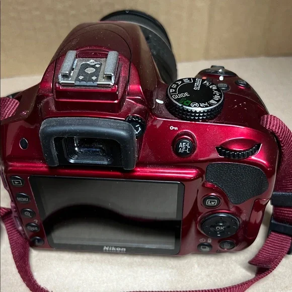 Nikon DSLR Camera - Picture 2 of 13